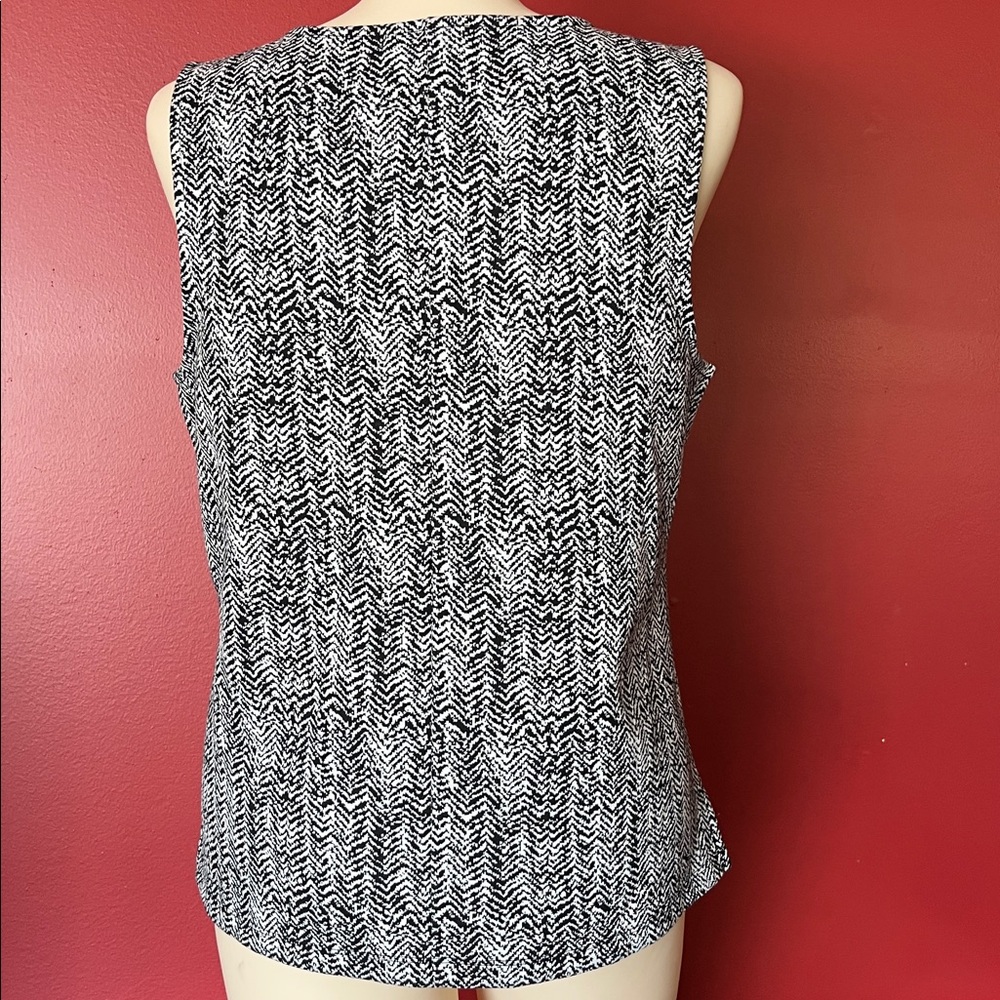 Like new Banana Republic black and white Monochrome Sleeveless Top - Picture 6 of 10
